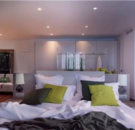 Luxury 4 Bedroom Villa with Infinity Pool, Sauna and Sea Views in Sveti Jakov, near Dubrovnik, Sleeps 8